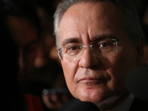 Presidente do Senado, Renan Calheiros fala à imprensa