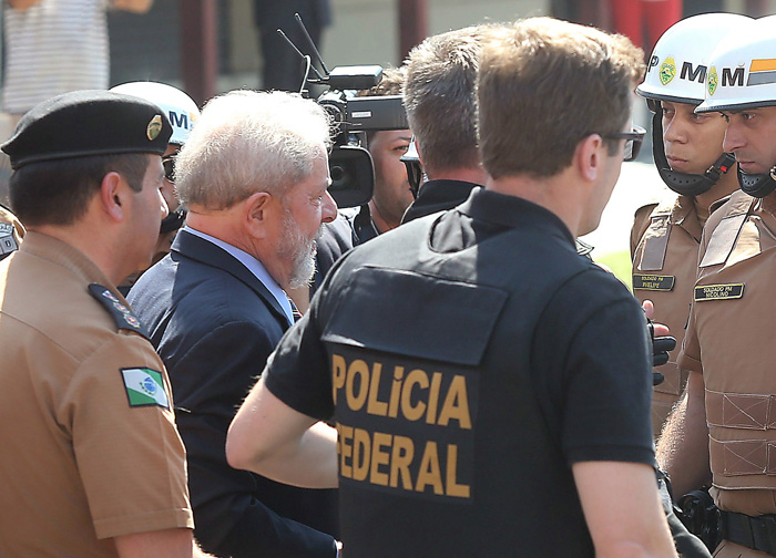 Lula chega para ser interrogado por Moro pela 2ª vez