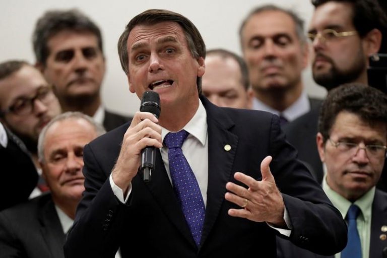 Jair Bolsonaro faz discurso em Brasília