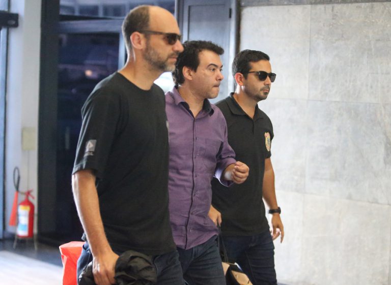 Auditor da Receita é preso por cobrar propinas de investigados e delatores