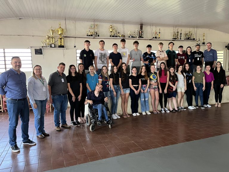 jovem aprendiz do campo