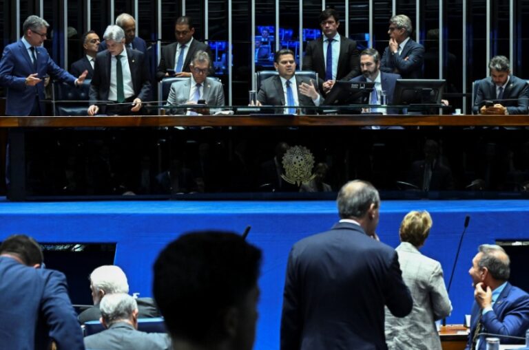Senado pauta bomba