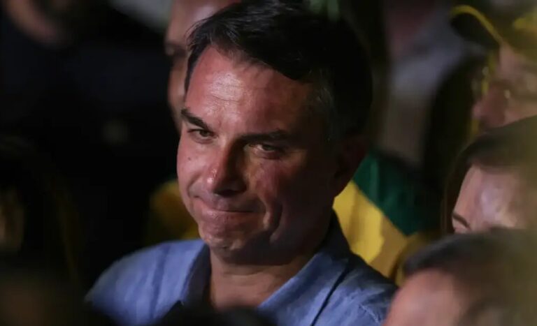 Flavio fugiu