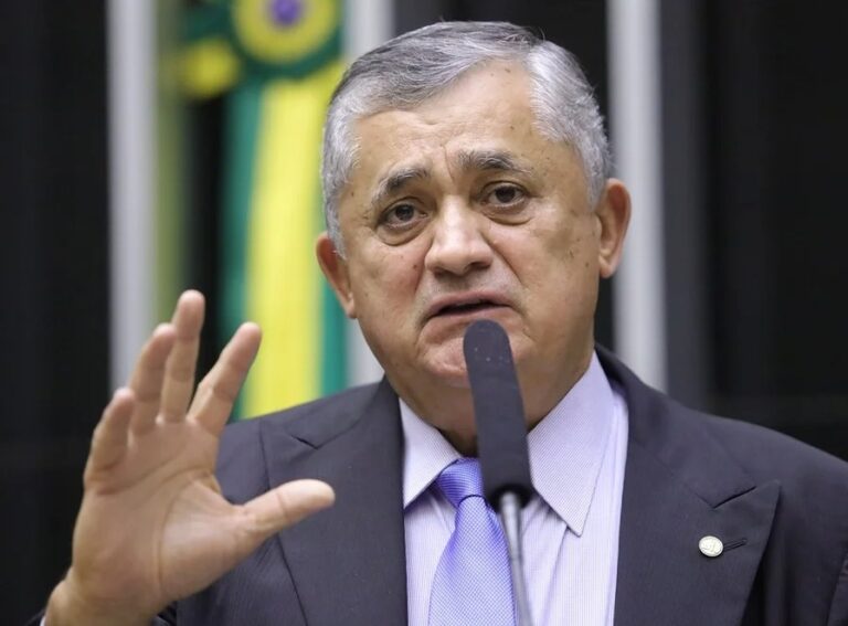 José Guimarães