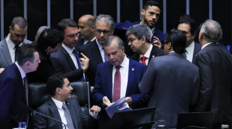 Senado Flavio
